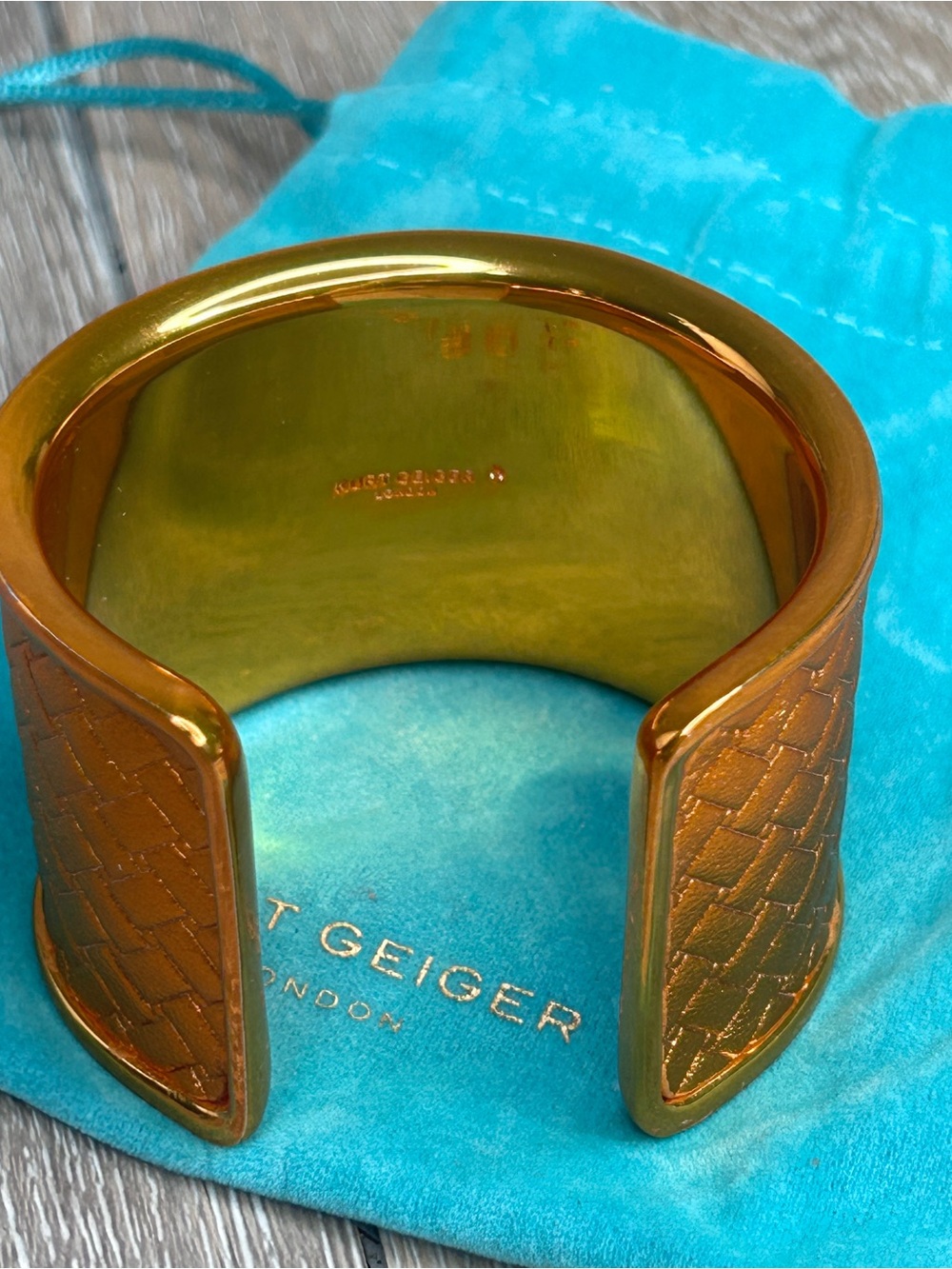 Kurt Geiger EAGLE XL Statement Cuff — Gold Textured Designer Bracelet - Picture 4 of 9